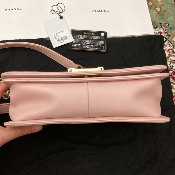 Chanel pink medium boy bag- matte gold chain - Picture 14 of 17